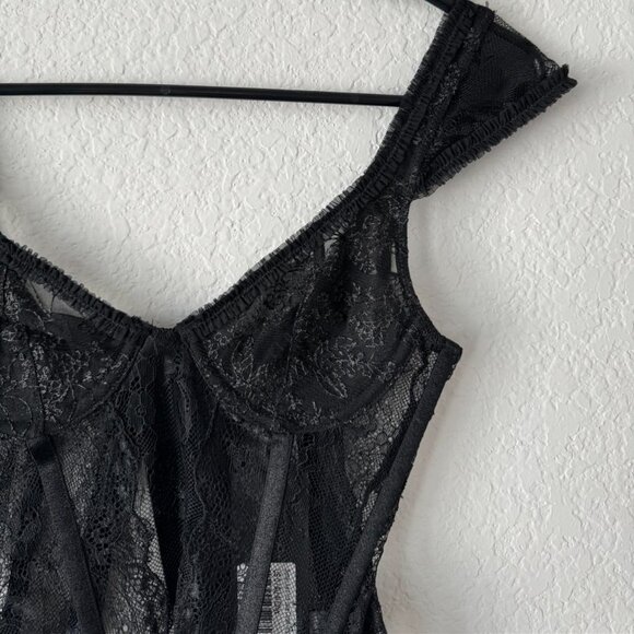 NWT Lioness ‘some like it hot’ black lace corset🦪🖤🍸✨ - Picture 5 of 8